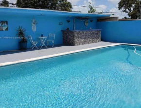 3 bedrooms 3-bathroom Pool house and jacuzzi en Hialeah